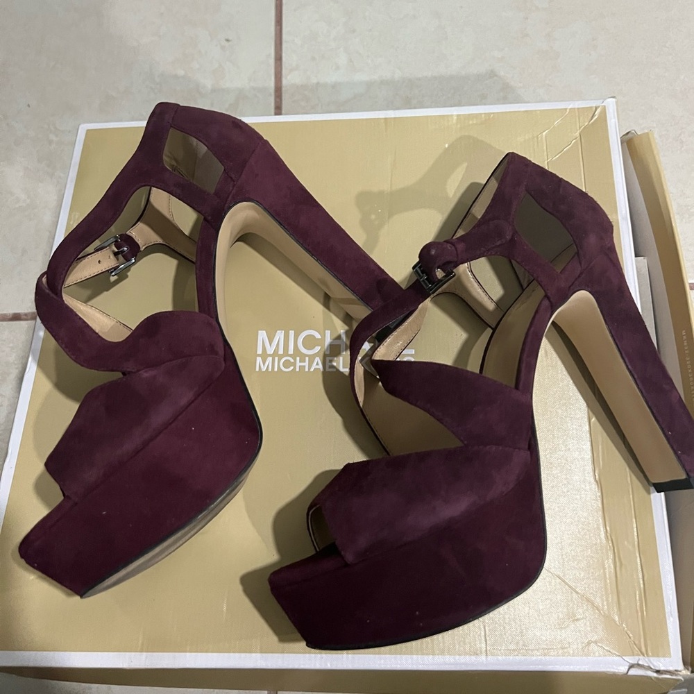 Michael Kors purple velvet heels size: 8.5